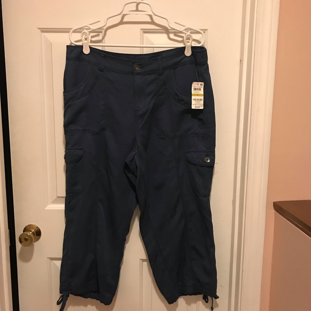 NWT. Style & Co. women’s cargo utility Capri